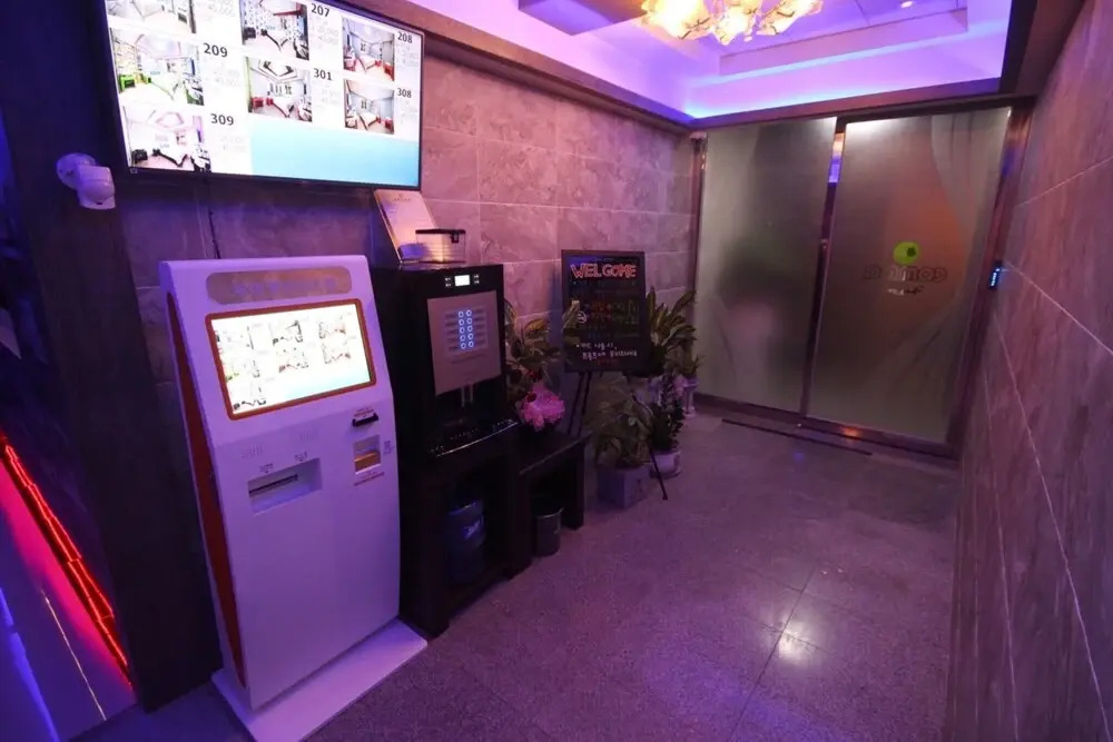 Jinju Comma Self check-in Motel