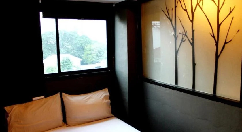 Rod Fai Fah Apartment