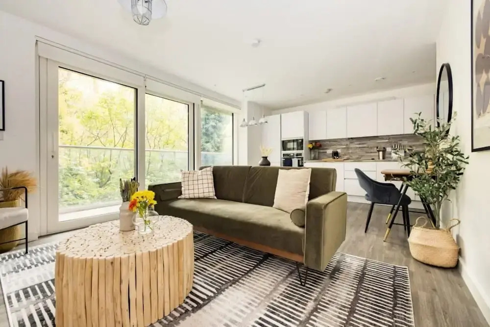The London Retreat - Alluring 2bdr Flat With Balcony