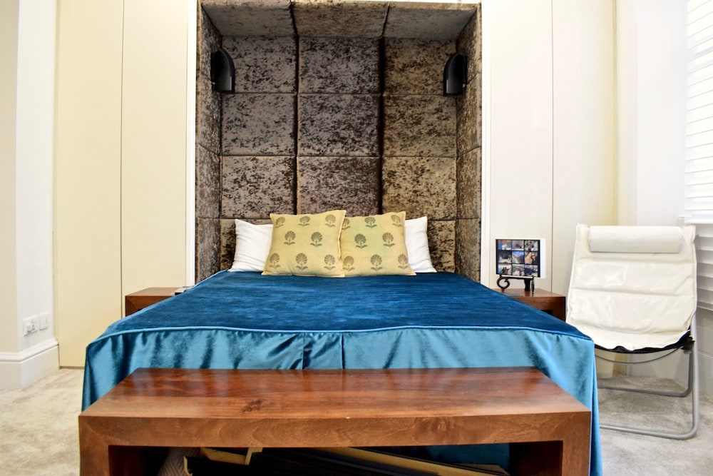 3 Bedroom Apartment in Kensington