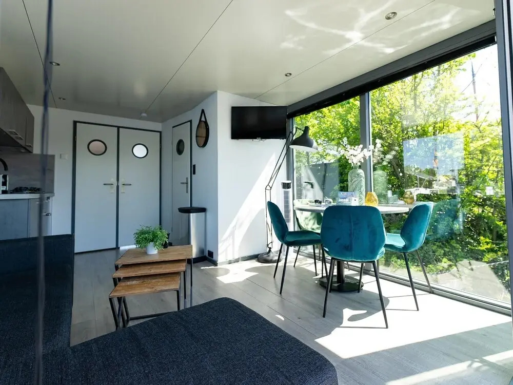 Houseboat in Heeg With Stunning Marina Views