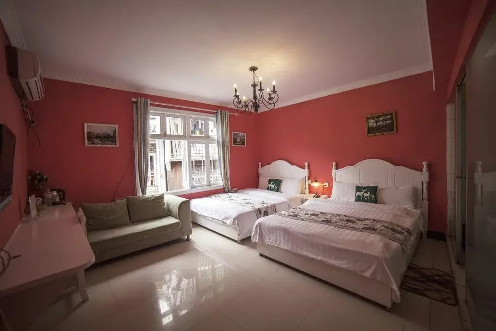 Fenghuang Slowly Time Inn