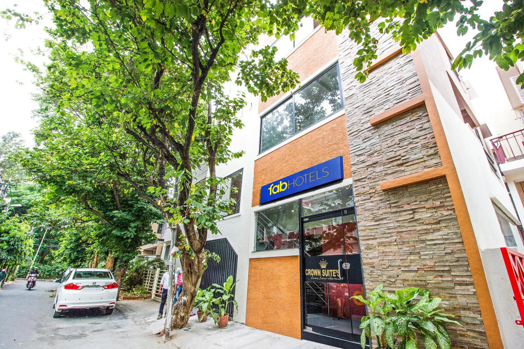 FabHotel Crown Suites - Nr Sony Signals