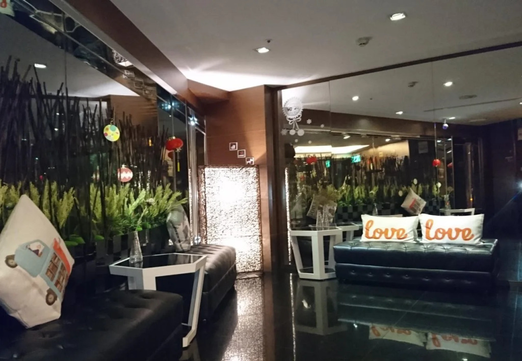 Burgary Hotel