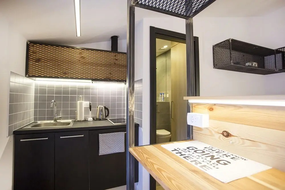 Atomic Apartment 02