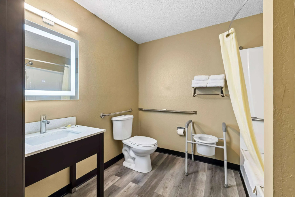 Super 8 by Wyndham Amsterdam
