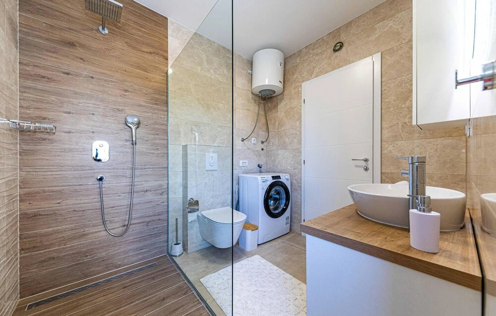 Beautiful Apartment in Okrug Gornji With 1 Bedrooms, Wifi and Outdoor Swimming Pool