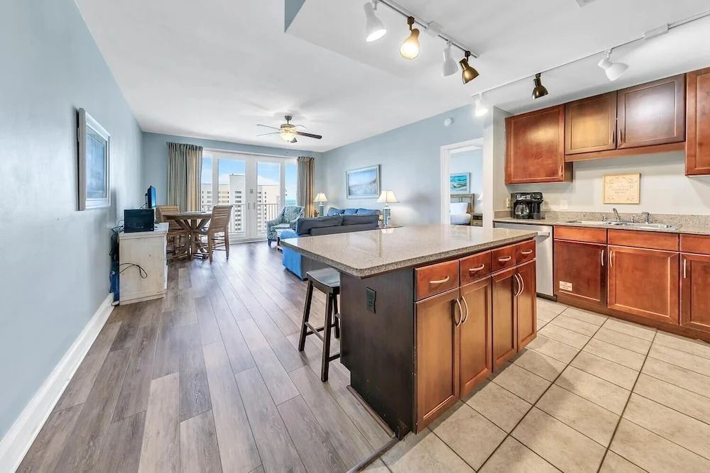 Laketown Wharf 806
