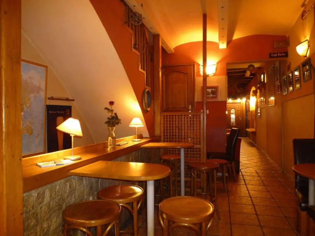 Academus - Pub, Rooms, Cider