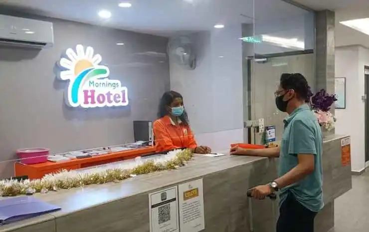 MORNINGS HOTEL