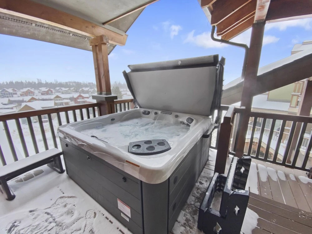 Cozens Pointe B-301 3 Bedroom Condo by RedAwning