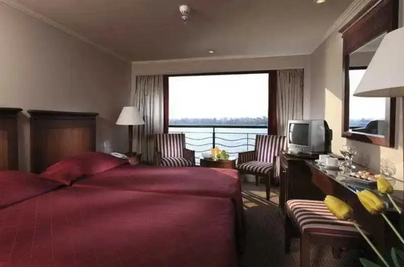 Travcotels Cruise Luxor Hotel