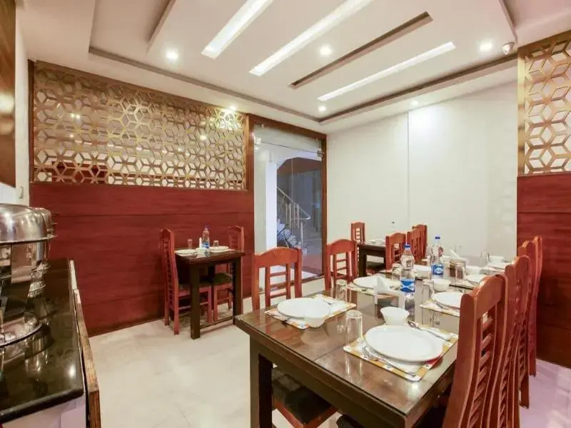 FabHotel Emirates Suites