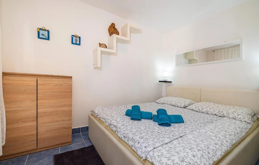 Stunning Apartment in Obrovac, Meka Draga With Wifi and 2 Bedrooms