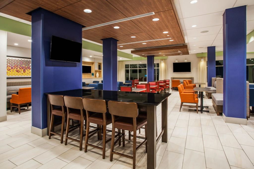 Holiday Inn Express & Suites Lexington Park-California by IHG