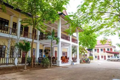 Dok Ban Hotel