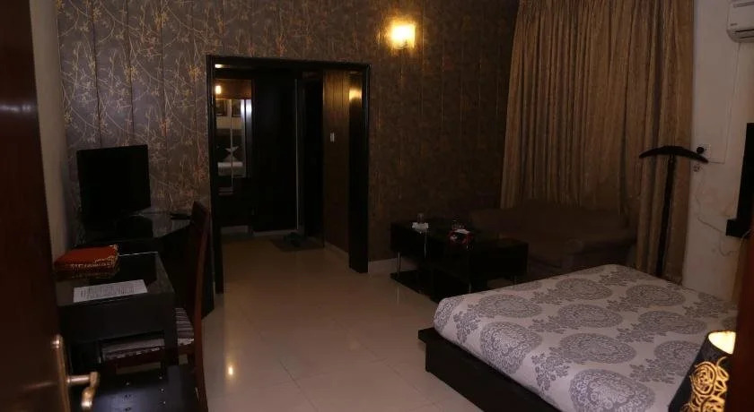 Royal Elegance Hotel