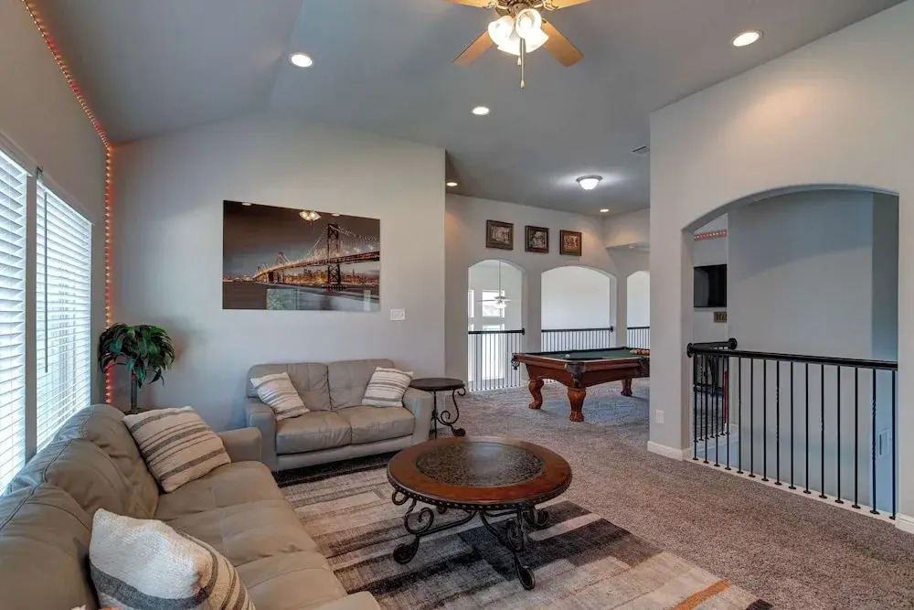 Lakeview Mansion A Chic Estate