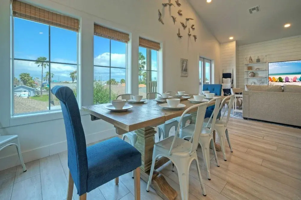 Luxury 4bdr Beach Retreat w/ Private Pool Walk to Dining + Shops Shore Thang