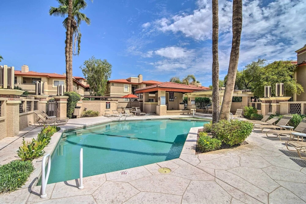 5 Mi to Hiking & Golf: Phoenix Gem w/ Pool Access
