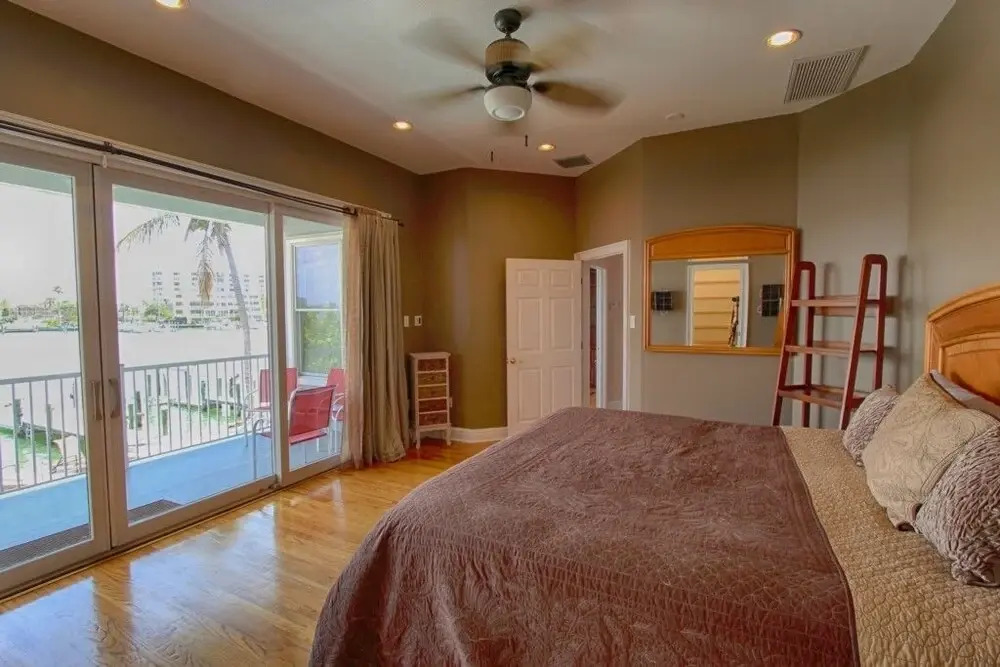 Beachcomber's Luxury - 5 Br home by RedAwning