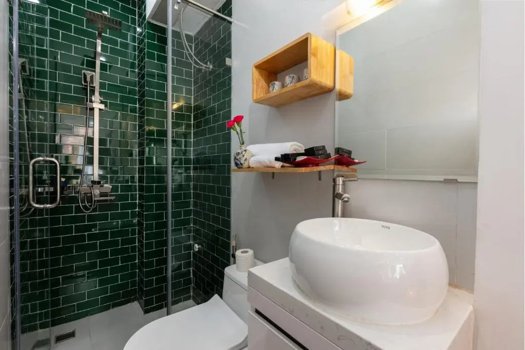 Hanoi Center Silk Lullaby Hotel and Travel
