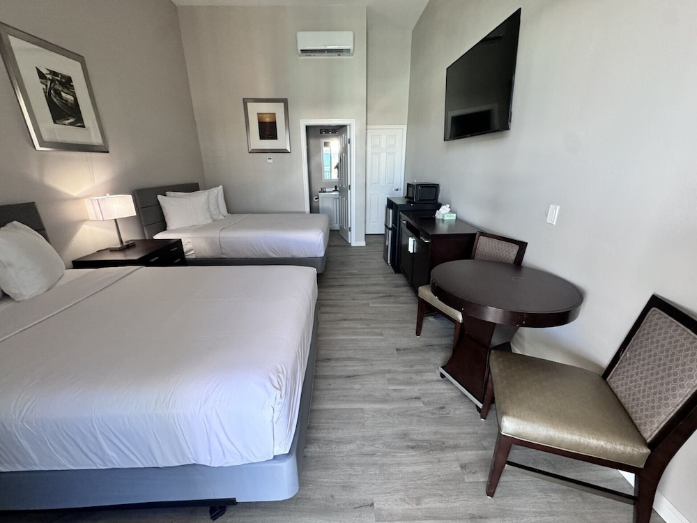 John's Pass Hotel