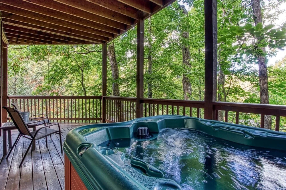 ER254 - Hibernation Hideaway Great Location - Close To Town! 5 Bedroom Cabin by RedAwning
