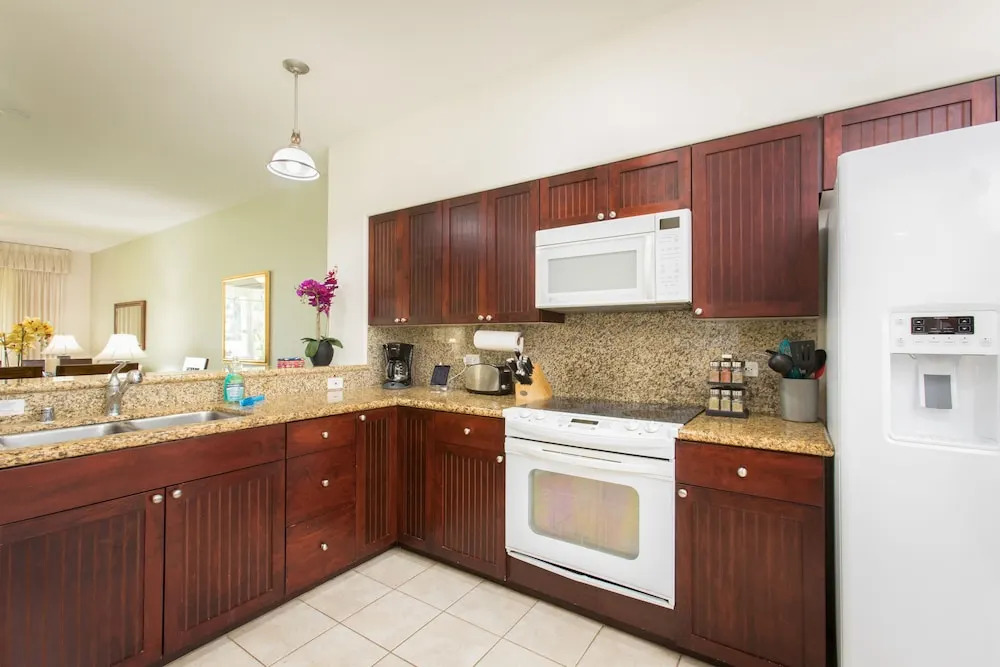 Luxe 2br/2ba - Infinity Pool & Spa - 1 Mile To Bay 2 Bedroom Condo