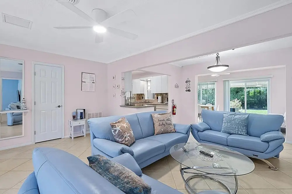 Renovated Quiet All King Bed Suites