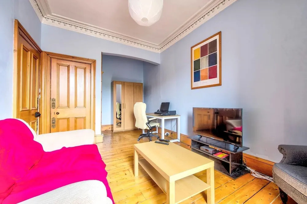 Spacious 1 Bedroom Flat Near Murrayfield Stadium
