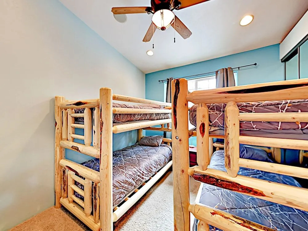 Beautiful Newer - 4 Br Home