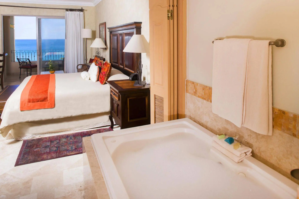 Villa La Estancia Condo: Pools, Hot Tub, & Balcony