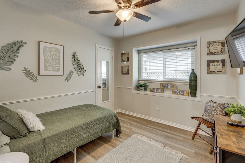 2 Mi to Dtwn! Modern Round Rock Oasis w/ Patio