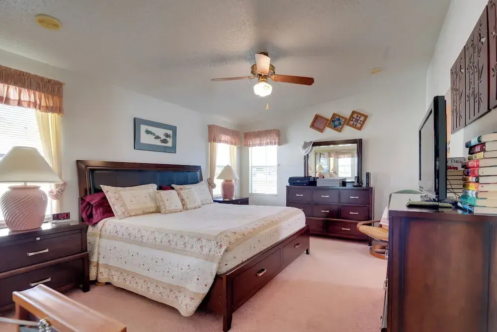 Lady Lake House with Lanai and Community Pool!