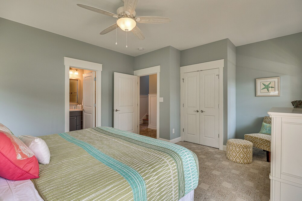 Spacious Coastal Gem on Oak Island 100 Yds to Sand