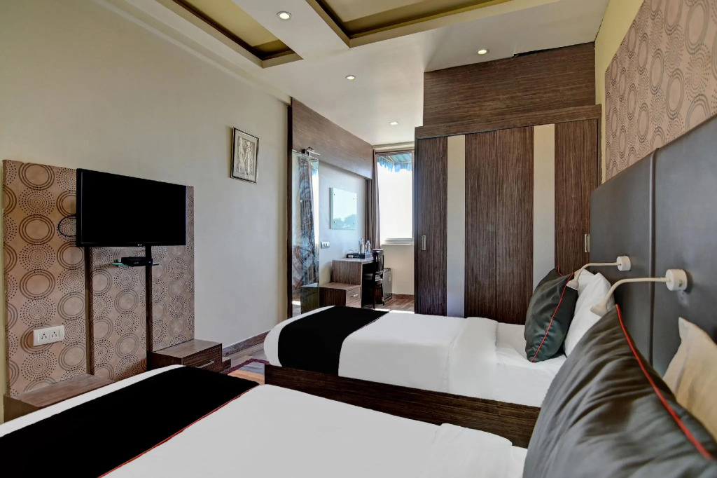 OYO Townhouse 415 Hotel Cosmos