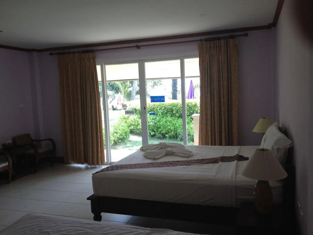 Good Days Lanta Beach Resort