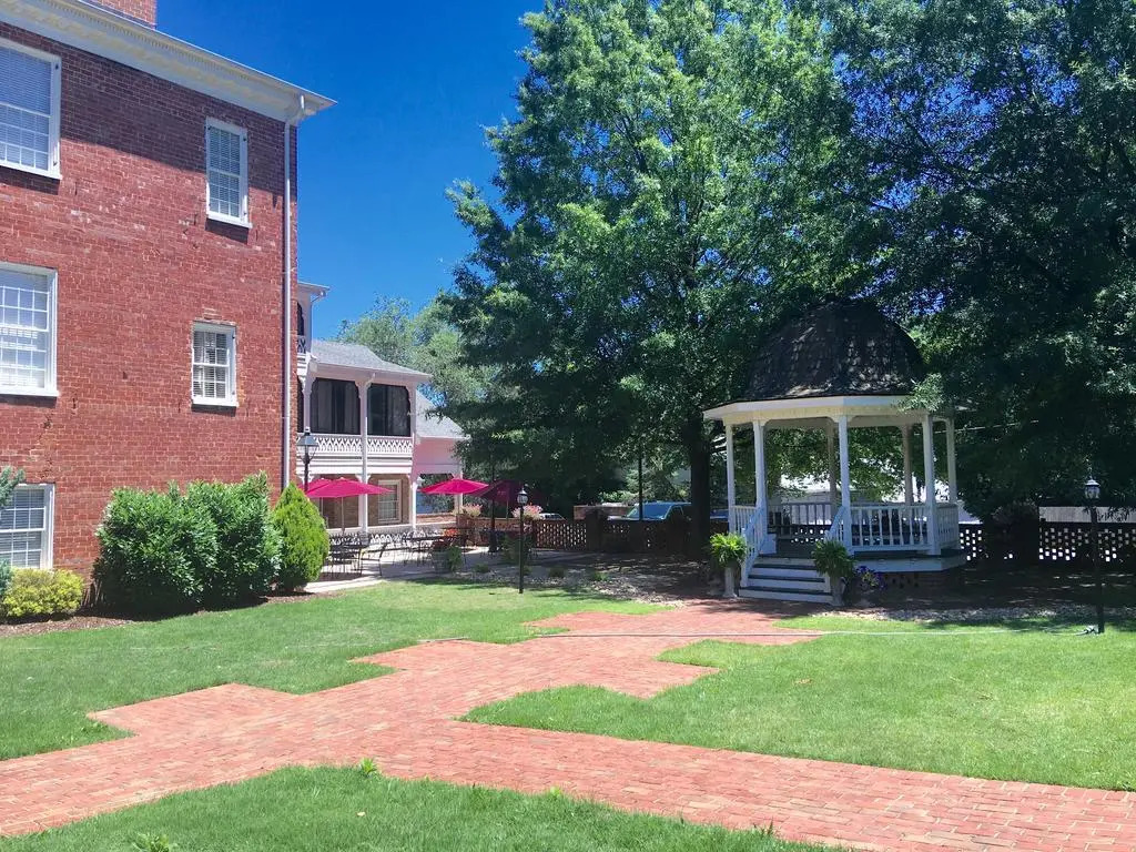 Hale Springs Inn