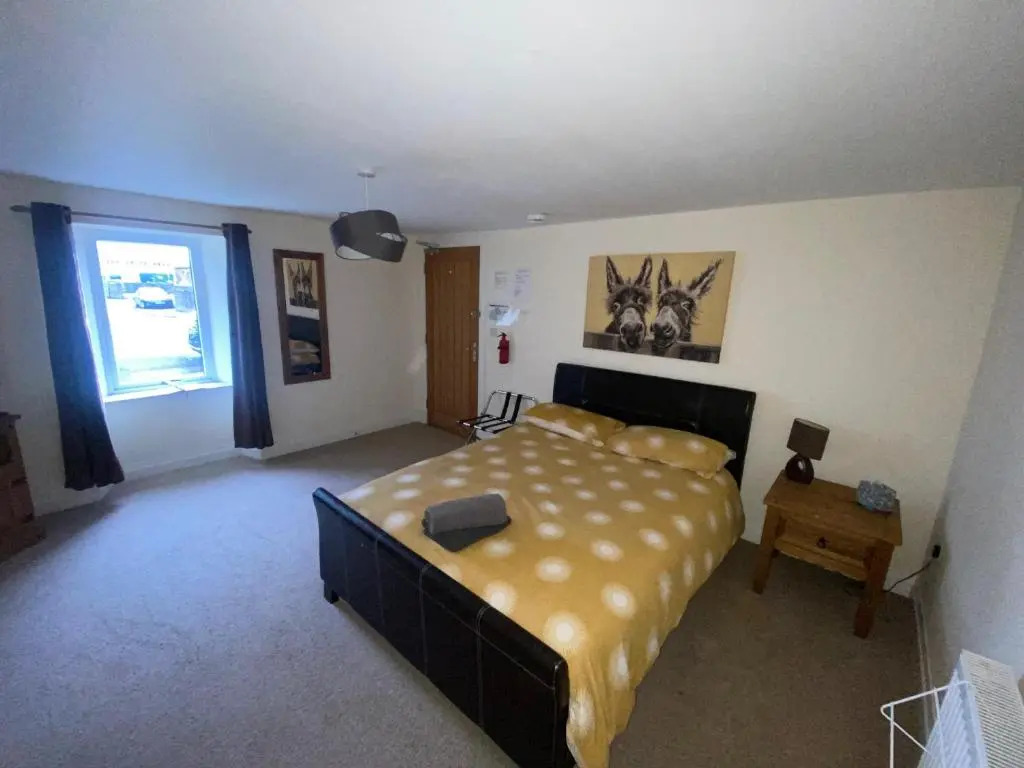 Little Ship Inn Rooms