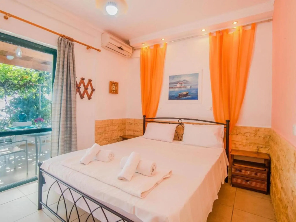 Cosy apartment in Mpenitses with terrace