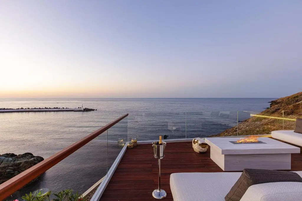 Zillion Villa - Sapphire Shores Beachfront Retreat by etouri