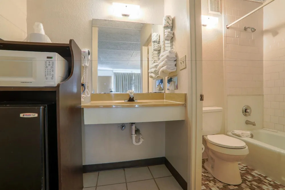 American Quality Lodge