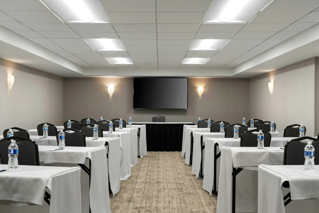 DoubleTree by Hilton Pittsburgh Airport