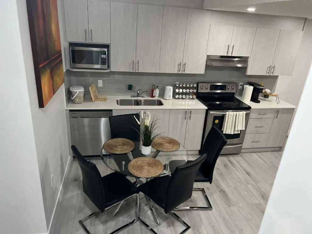 Beautiful 2 bedroom home away from home