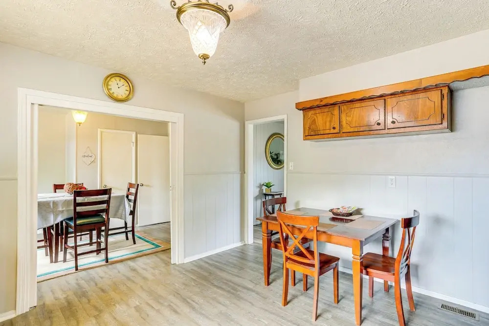 Convenient Family Home  3 Mi to Fort Sill!