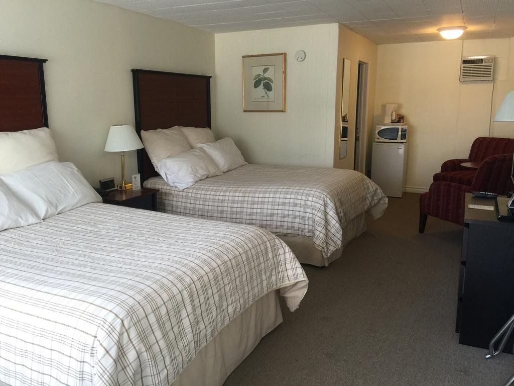 Lakeside Inn