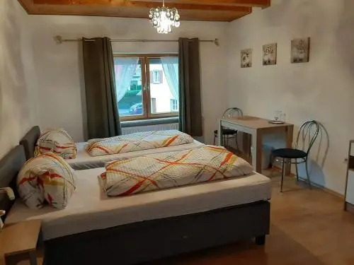 Gästehaus Apartments B & B27 und Pension Waldhorn
