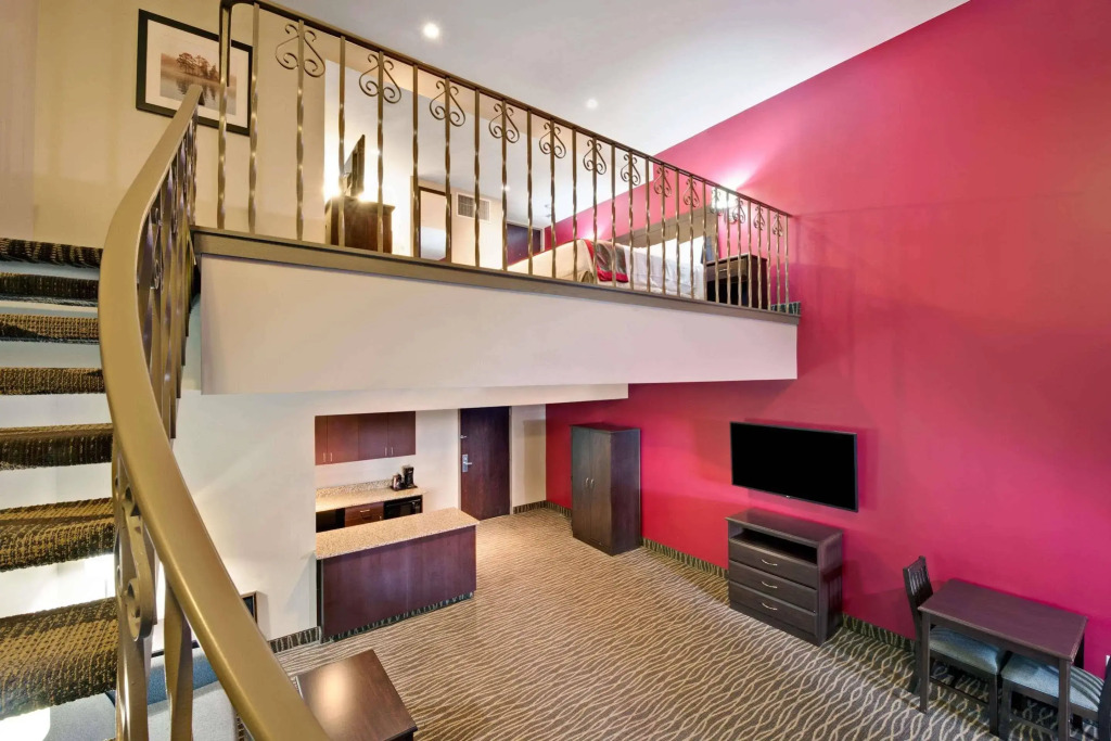 Quality Inn & Suites Columbus