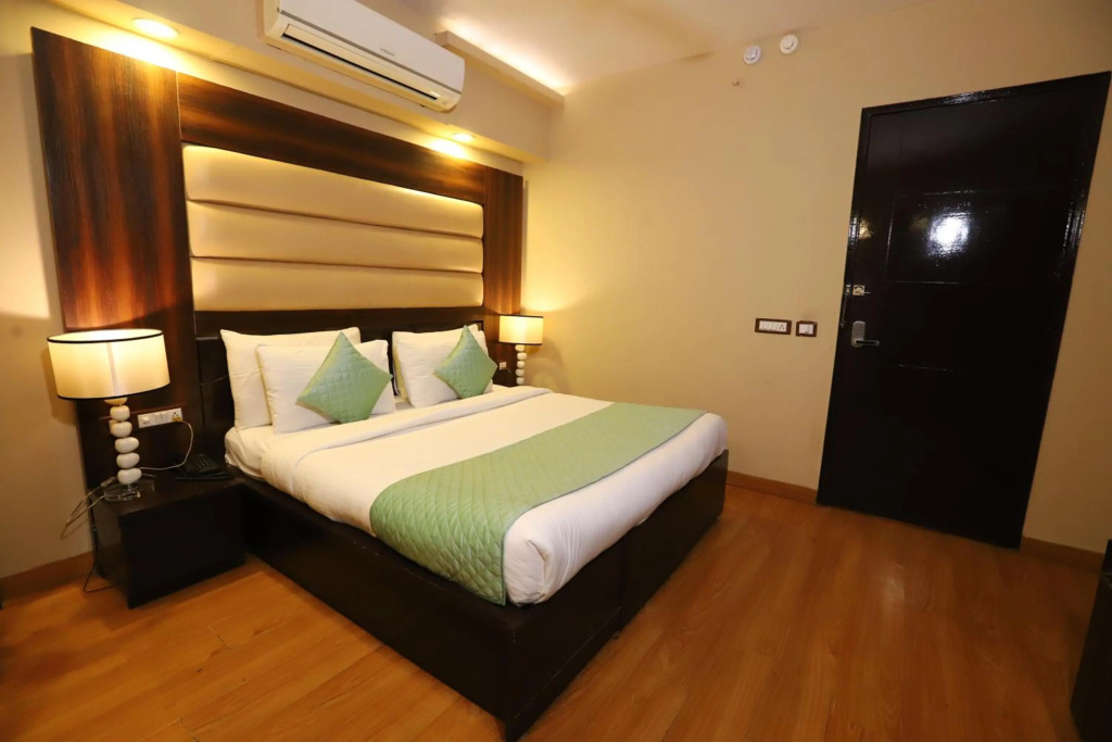 Hotel Palm Grand Naraina New Delhi - Couple Friendly Local IDs Accepted